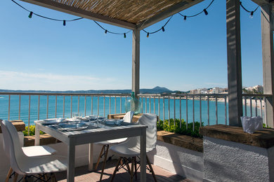 Imagen de balcones marinero de tamaño medio con toldo