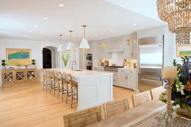 Design ideas for a mid-sized kitchen in Boston.