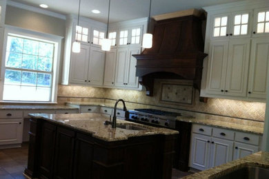 Example of a kitchen design in Austin