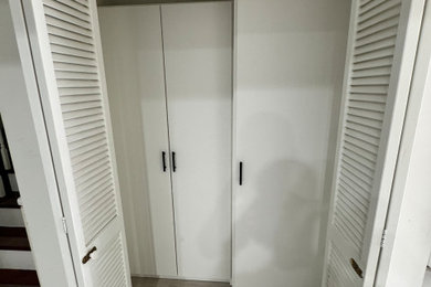 Minimalist closet photo in Philadelphia