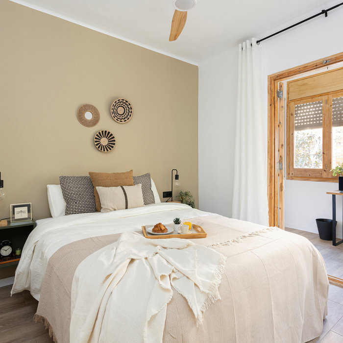 Nos complace presentar la primera fase de nuestro emocionante proyecto de reforma interior para transformar este espacio en una vivienda moderna y acogedora, centrada en compartir. Este proyecto está