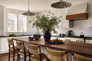 Example of a transitional kitchen design in DC Metro