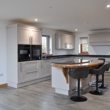 Cream & Grey Shaker Kitchen with Oak Breakfast Bar