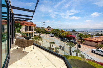 Minimalist balcony photo in San Diego
