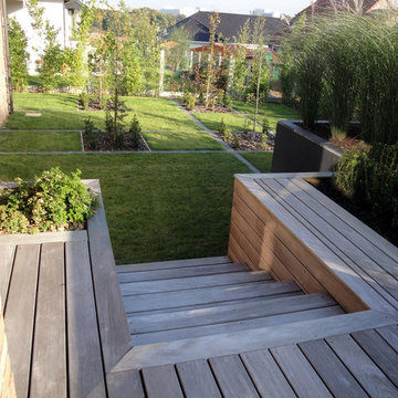 Terrasse en bois avec jardin paysager