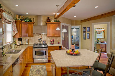 Example of a classic kitchen design in New York