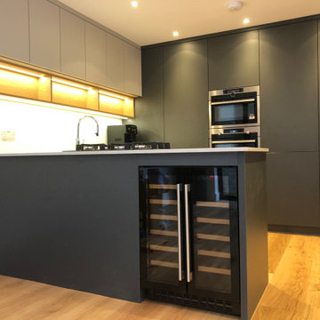 Modern Handleless Kitchen with Blum Servo-Drive – London N10