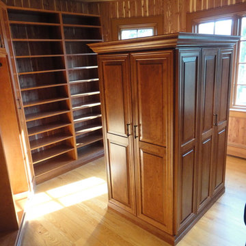 2018: Large Walk In with Shoe Wall and Stand Alone Wardrobes