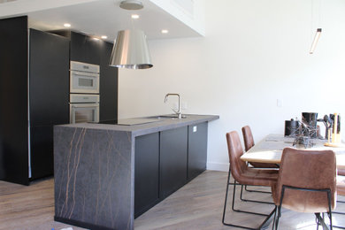 Kitchen - modern kitchen idea in Salt Lake City