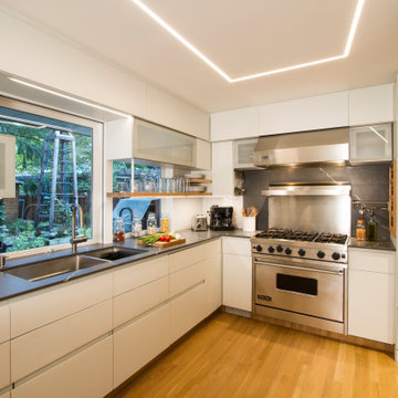 EXPANDING KITCHEN BEYOUND IT'S FOUR WALLS / Architecture - Interior design