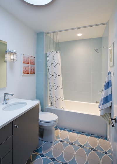 Midcentury Bathroom by Balodemas Architects