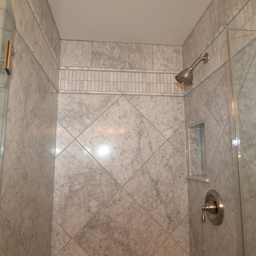 Clean, Crisp Three Piece Bath