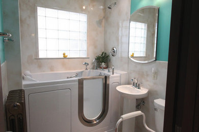 Inspiration for a transitional home design remodel in Milwaukee