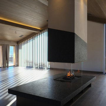 Cheminée sur mesure suspendue en montagne