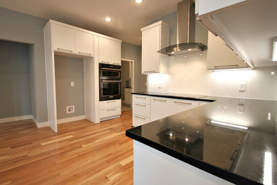 Inspiration for a transitional home design remodel in Kansas City