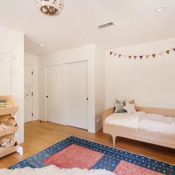 Select Rift & Quarter Sawn White Oak Plank Flooring, Child's Bedroom