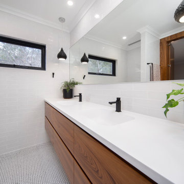 Retro 70's Bathroom