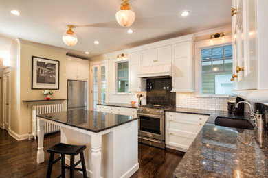 Example of a kitchen design in Kansas City