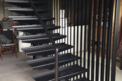 アンジェにあるインダストリアルスタイルのおしゃれな階段の写真