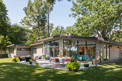 Photo of a midcentury exterior in Kansas City.