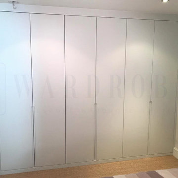 Made-to-measure modern spray painter wardrobe with routed handles