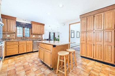 Example of a kitchen design in Providence