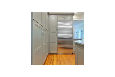 Example of a classic home design design in Atlanta