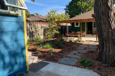 This is an example of an eclectic landscaping in San Francisco.