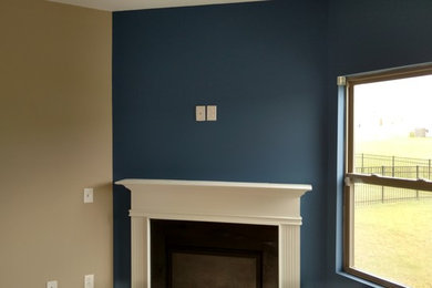 Example of a classic living room design in Charlotte