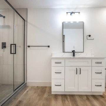 Bathroom with Glass Shower, White Vanity and Matte Black Fixtures – Beacon Hill