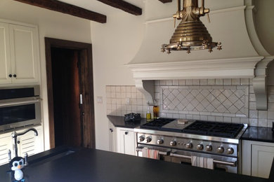 Inspiration for a country kitchen remodel in New York