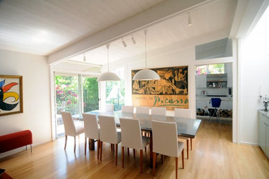 Inspiration for a contemporary dining room in Los Angeles.