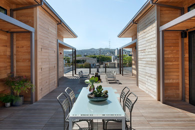 Photo of a contemporary deck in San Francisco.