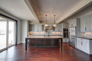 Kitchen photo in Toronto