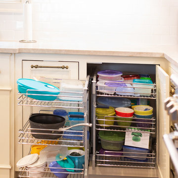 Make the most of your corners with this handy pull-out.