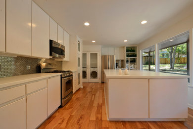 Inspiration for a contemporary kitchen remodel in Austin