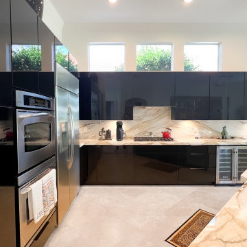 Modern Kitchen Layout with U-Shape Design and Large Island