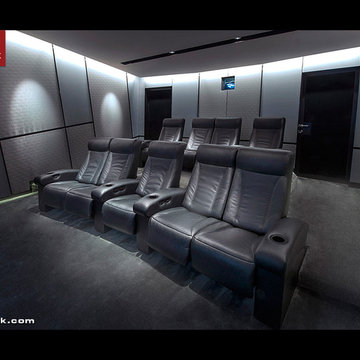 Fortuny CINEAK seats in stylish media room.