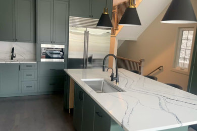 Transitional kitchen photo in Chicago
