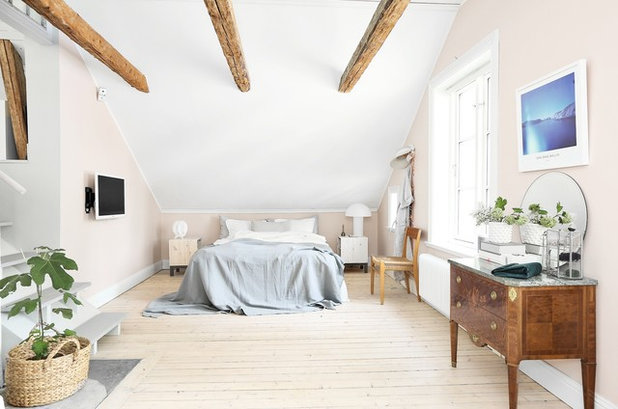 Scandinavian Bedroom by Fastighetsbyrån