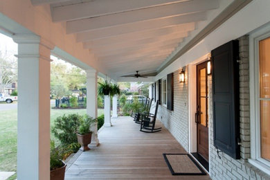 Elegant home design photo in Charleston