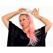 Nicci Dewez's photo