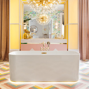 Esempio di una grande stanza da bagno padronale minimalista con piastrelle a mosaico, pavimento con piastrelle a mosaico e pavimento rosa