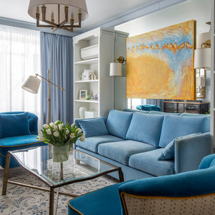 Свежая идея для дизайна: парадная, изолированная гостиная комната в классическом стиле с синими стенами, паркетным полом среднего тона и телевизором на стене без камина - отличное фото интерьера