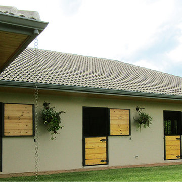 Azuluna Estate - Horse Stables