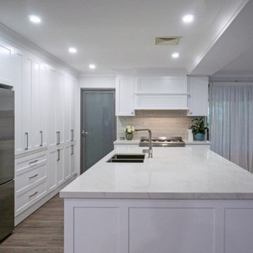 Open Contemporary Hampton Style Kitchen Design with Island Benchtop