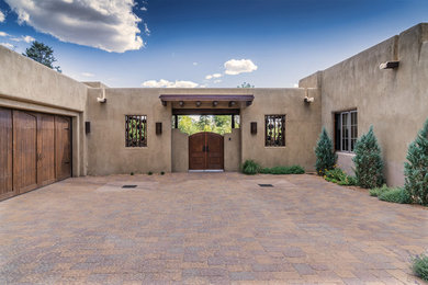 Inspiration for a transitional home design remodel in Albuquerque