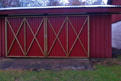 Foto på en lantlig garage och förråd