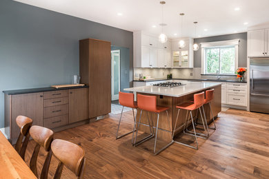 Kitchen - craftsman kitchen idea in Vancouver