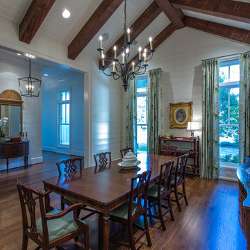 Classic Upscale Waterfront Cottage with Commanding View
